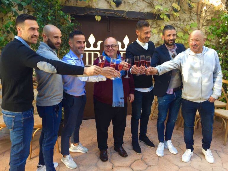 Brindis navideños de los capitanes, exentrenador y expresidente del Hércules CF