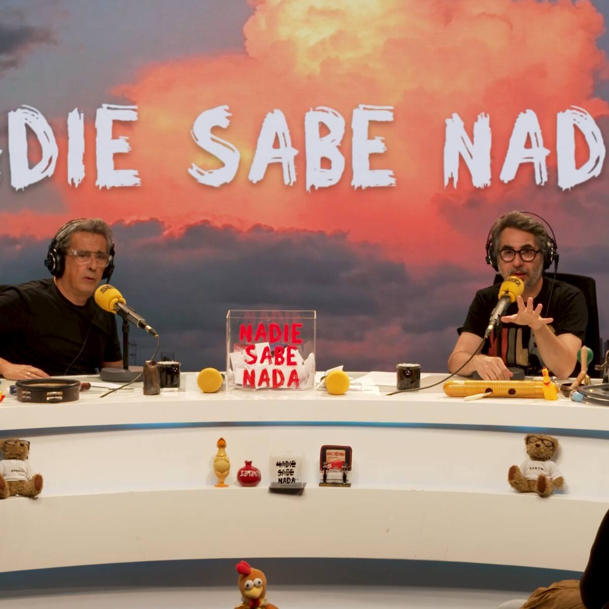 La disparatada teoría de un oyente sobre la próstata y por qué los mayores flotan mejor en el mar: "Es como llevar una boya por dentro"