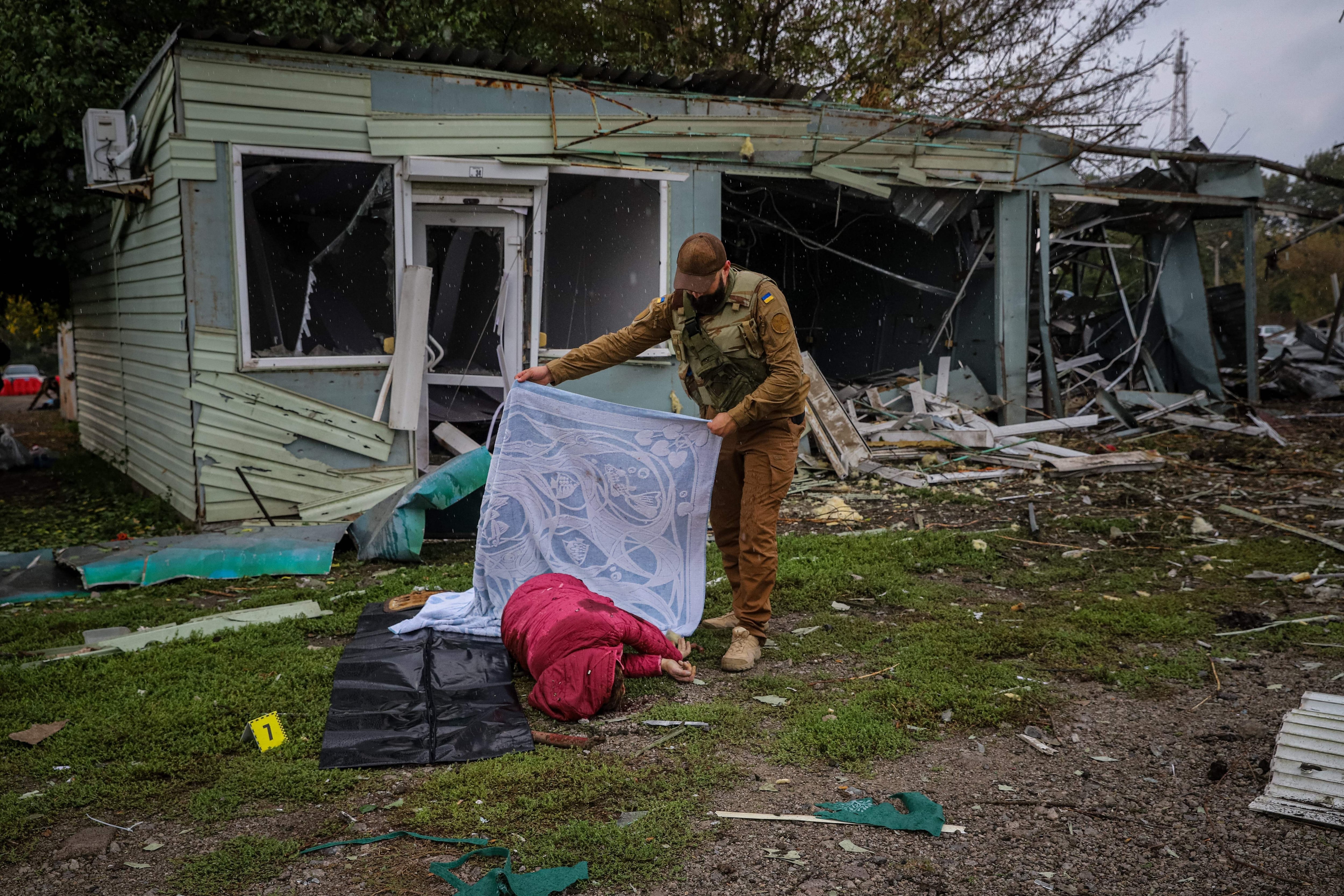 Matanza de civiles en Zaporiyia por un ataque ruso contra un convoy humanitario.