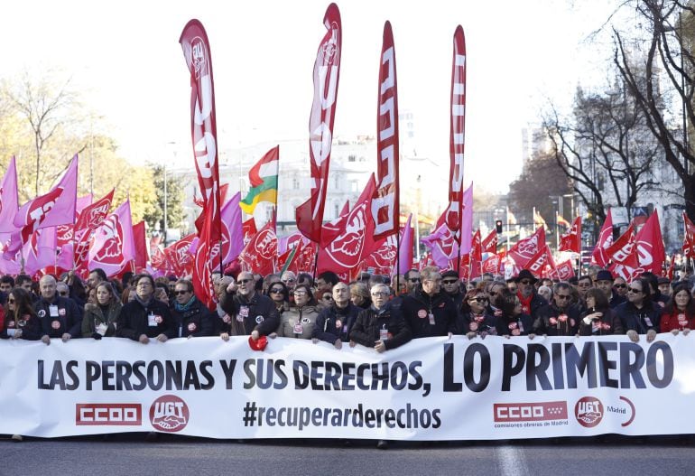 Manifestación convocada hoy por CCOO y UGT en Madrid para recuperar los derechos perdidos y presionar al Gobierno