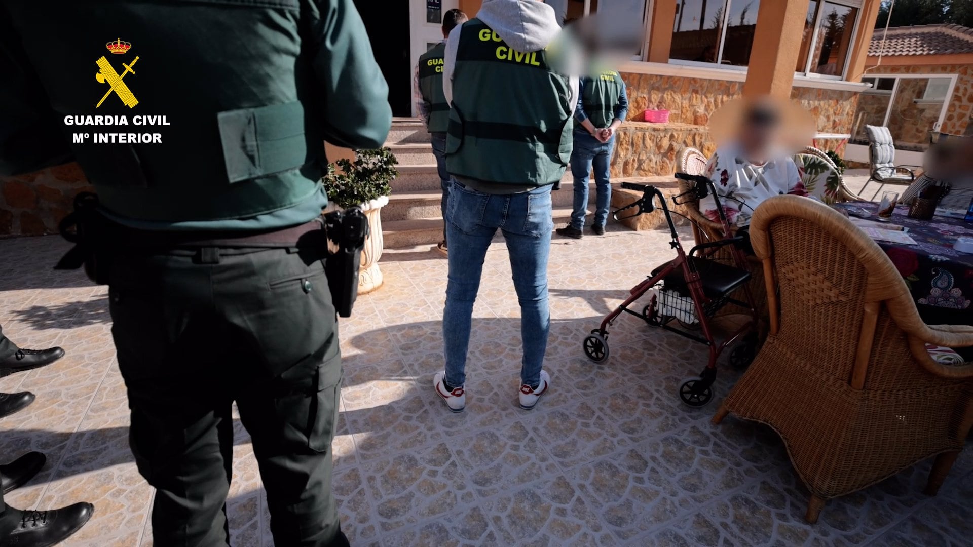 Ancianos en una residencia ilegal de la Vega Baja