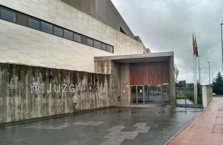 Entrada a los juzgados de la ciudad de Plasencia donde han ocurrido los hechos