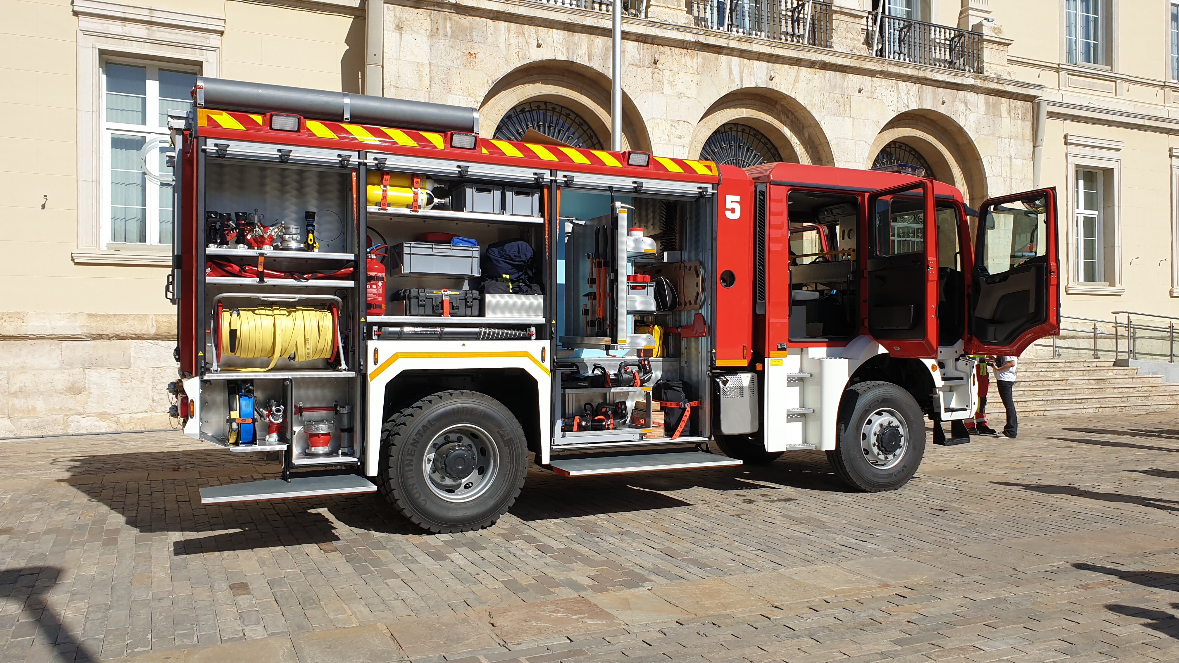 Camión de Bomberos cedido por la Junta de Castilla y León al Ayuntamiento de Palencia