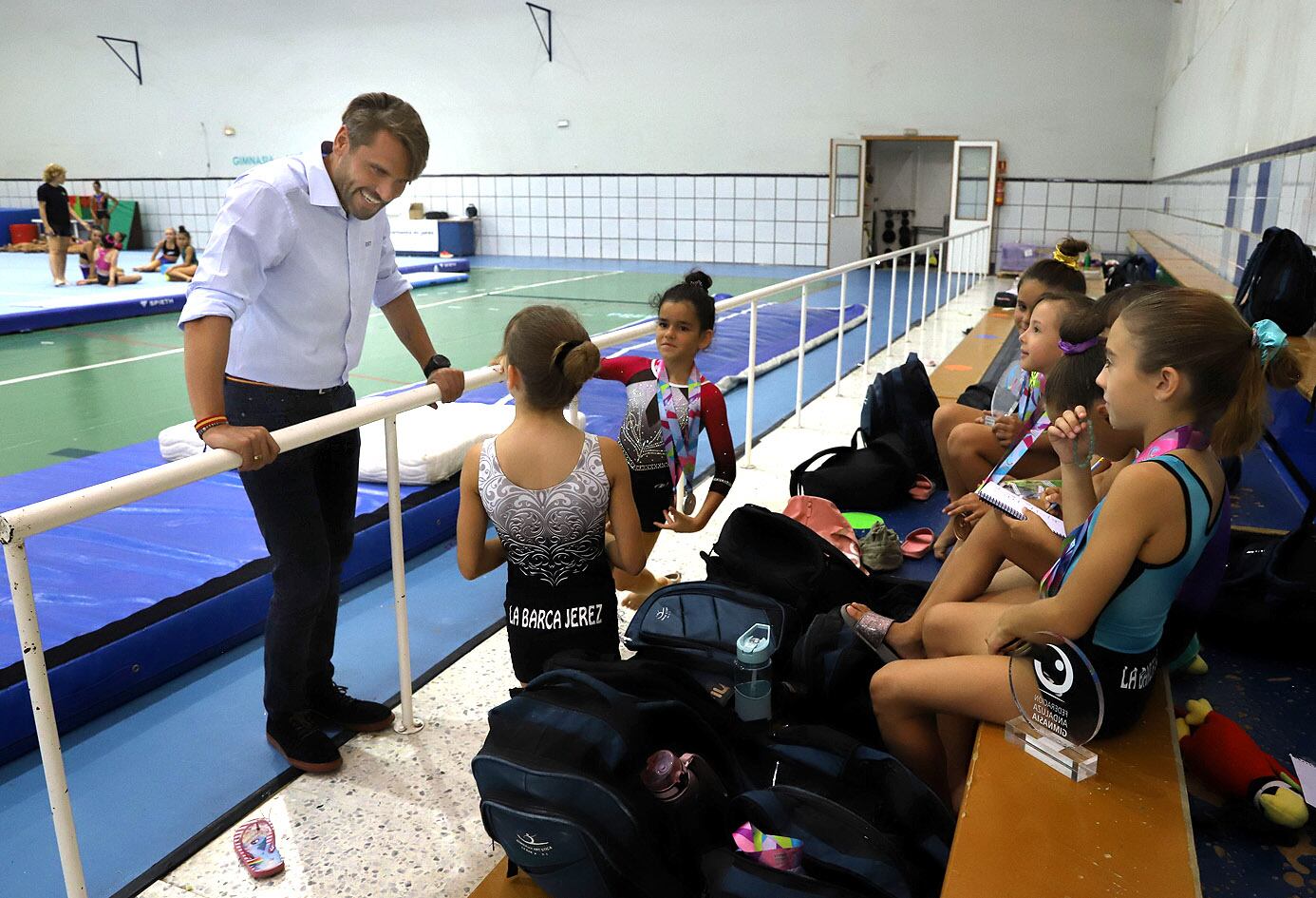 Rafael Mateos durante su visita al Club de Gimnasia Artística La Barca Jerez