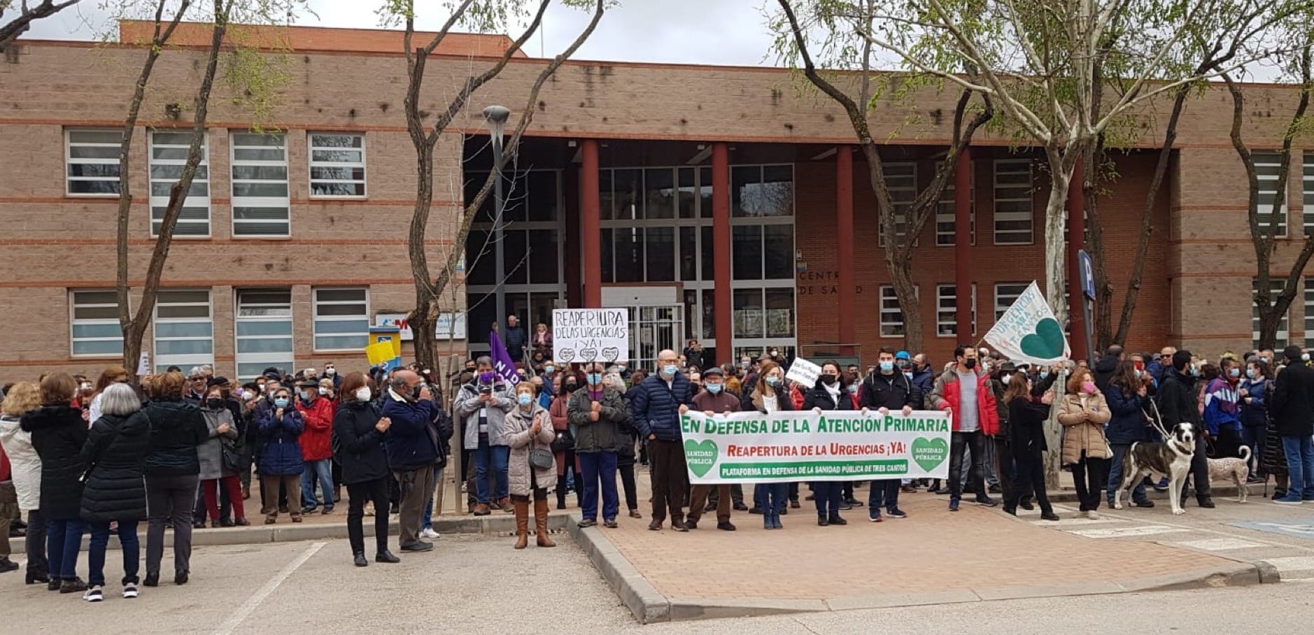 Manifestación de la Plataforma por la Sanidad Pública de Tres Cantos reclamando la reapertura de los Servicios de Urgencias en Atención Primaria