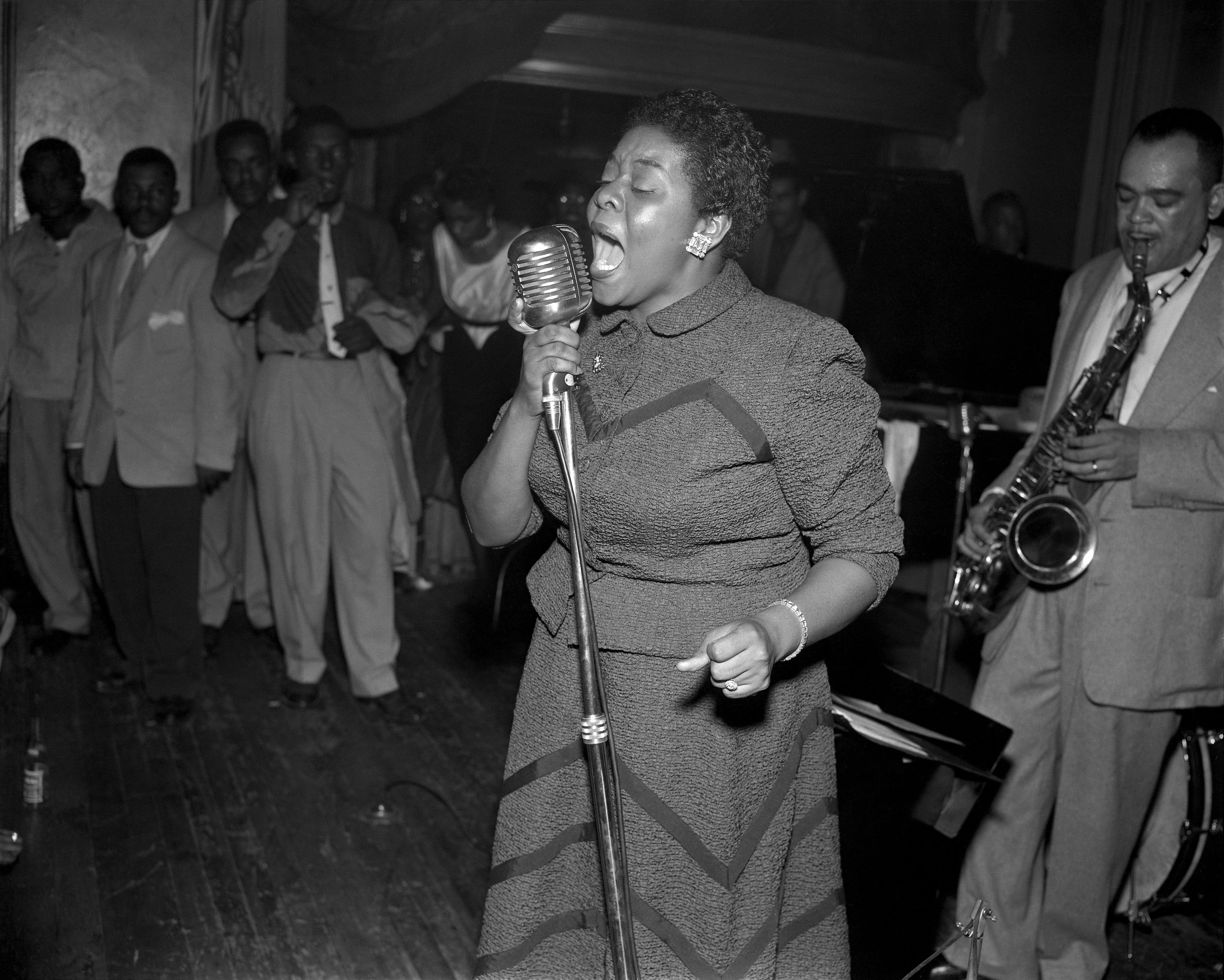 Dinah Washington durante un concierto en el hateau Gardens de Nueva York en 1952. (Photo by PoPsie Randolph/Michael Ochs Archives/Getty Images)