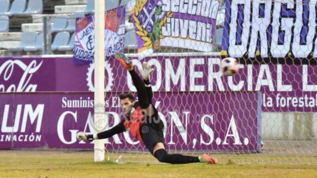 Penalti transformado en gol por Mario Martos.