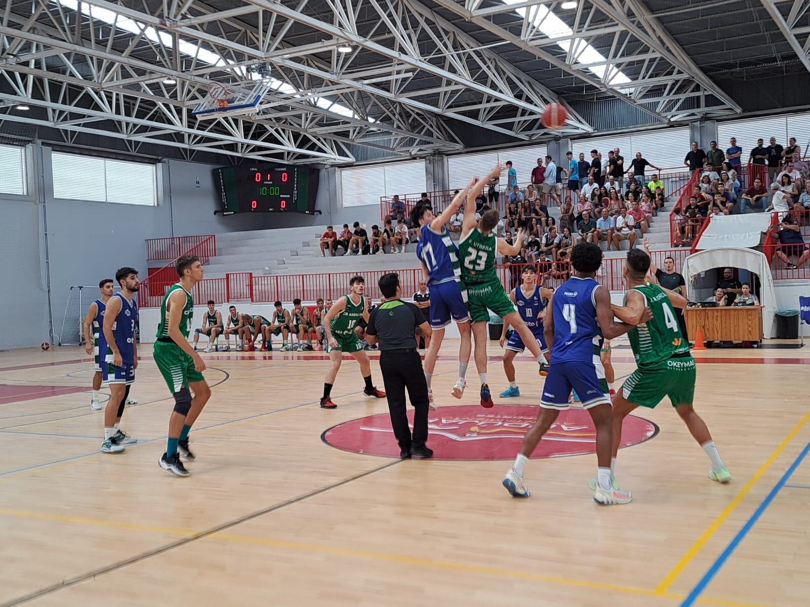 Inicio del partido del I Memorial Juan Miguel Segarra.