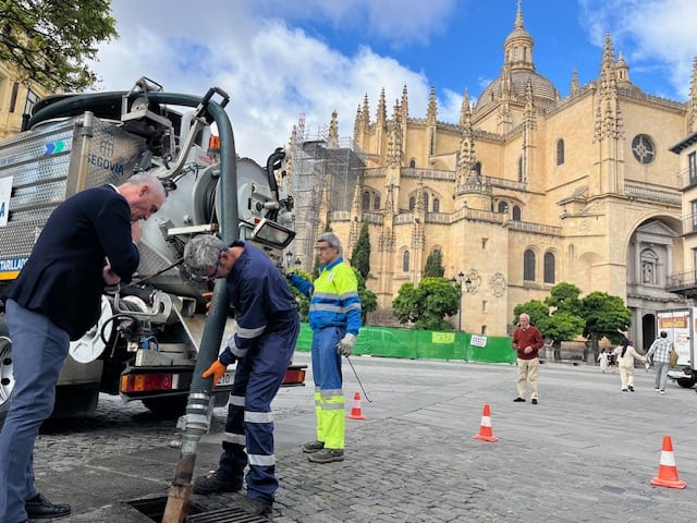 El camión aspirafangos de Segovia