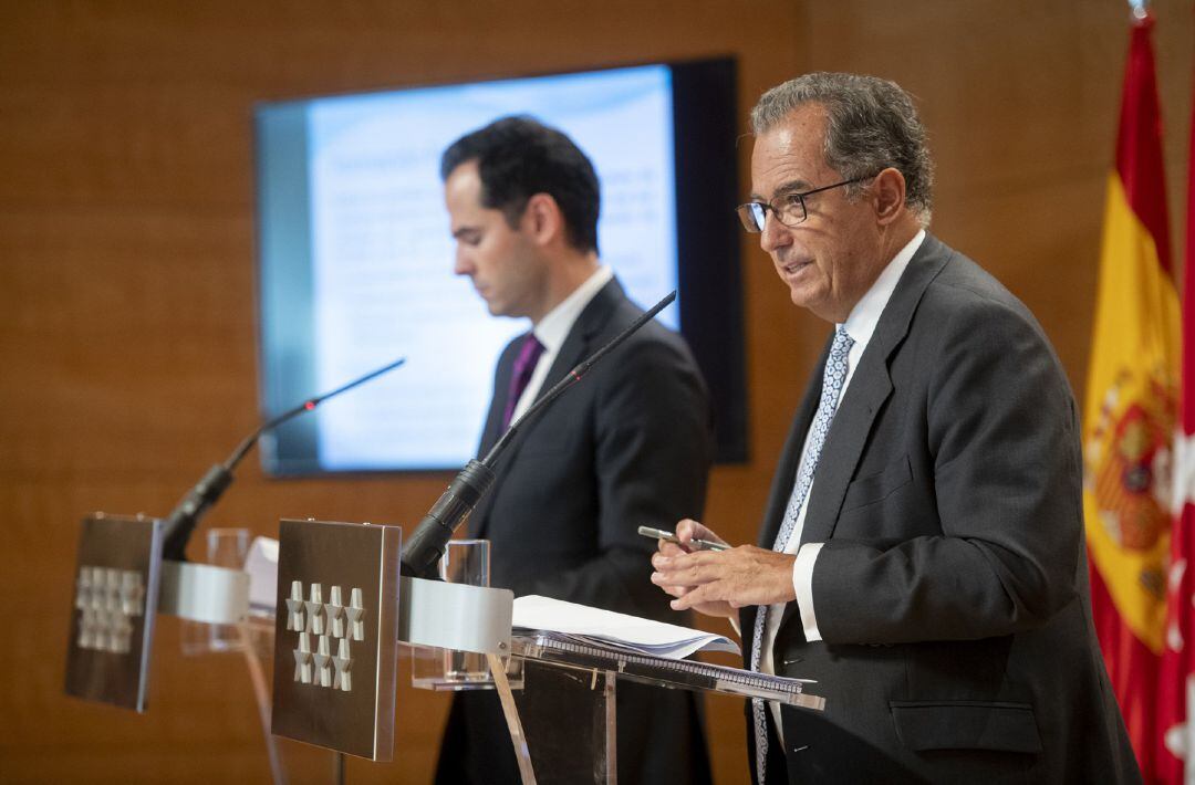 El consejero de Educación y Juventud de la Comunidad de Madrid, Enrique Ossorio, comparece junto al vicepresidente regional, Ignacio Aguado, en rueda de prensa posterior al Consejo de Gobierno.