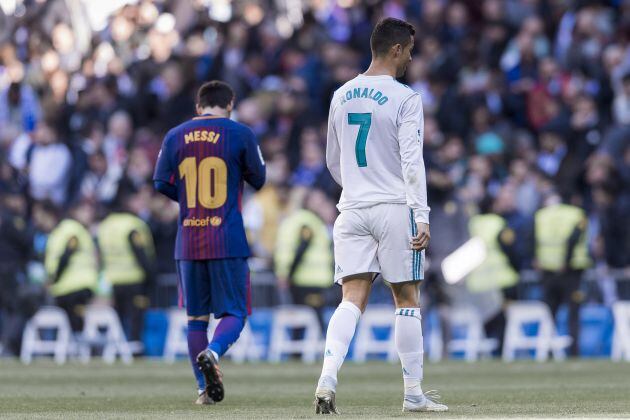 Leo Messi y Cristiano Ronaldo durante un Clásico