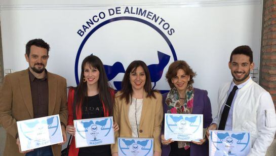 David Guerrero, Puri Beltrán, María Manjavacas y parte del equipo de &#039;A Vivir Madrid&#039; en el reconocimiento del Banco de Alimentos