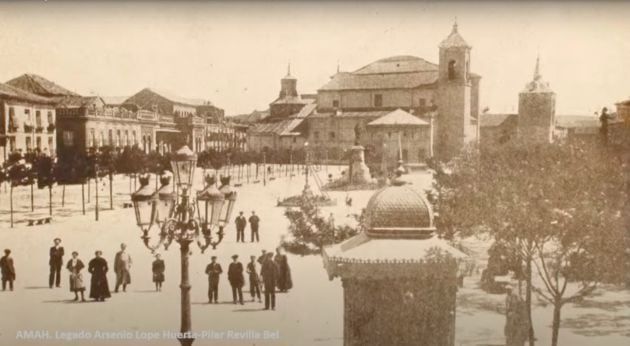 Iglesia de Santa María la Mayor en la Plaza de Cervantes, antes de su destrucción en 1937.