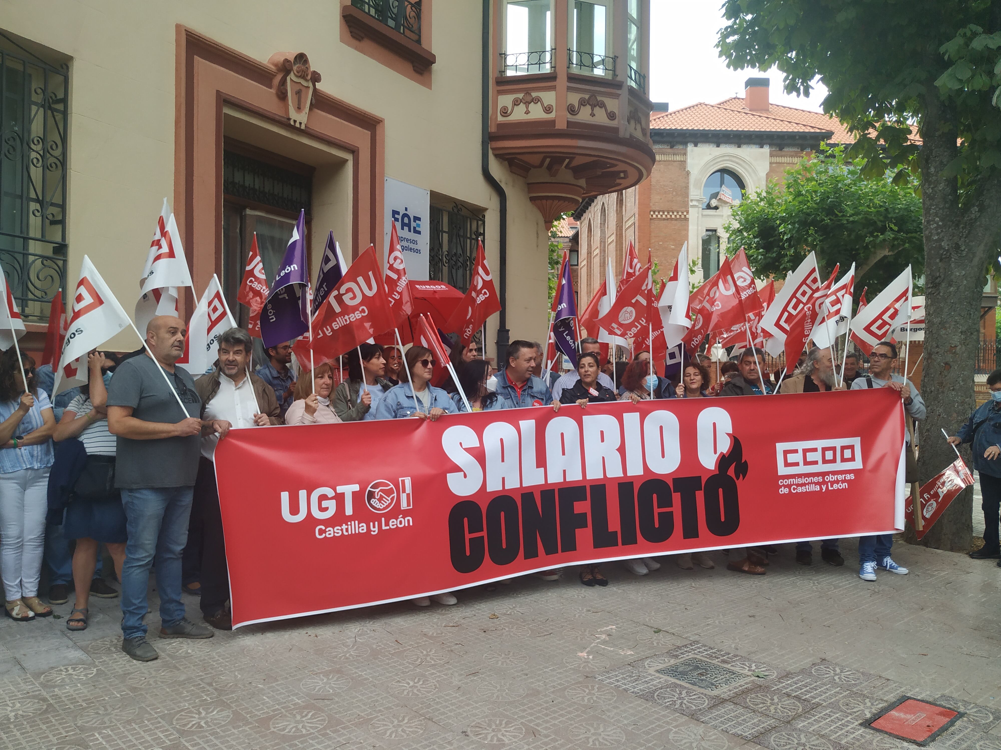 Protesta sindical ante la patronal FAE de Burgos