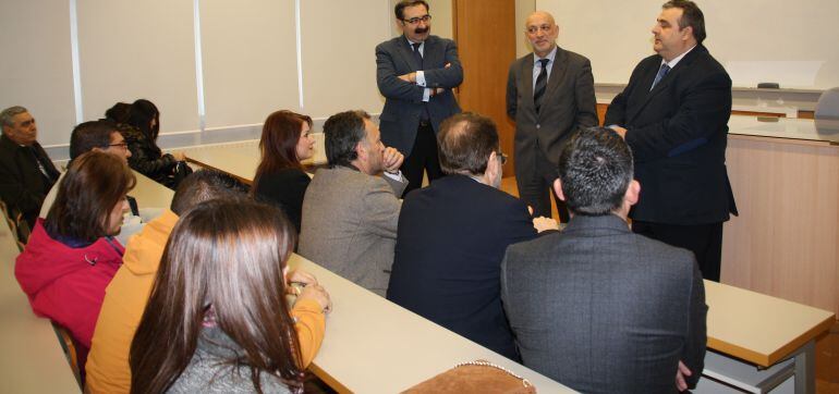 El consejero de Sanidad, Jesús Fernández, ha mantenido en Cuenca un encuentro con pacientes de enfermedades poco frecuentes