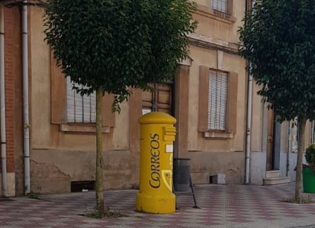 El buzón de Correos de Carrizo que Mauricio abre cada día a eso de las 9:30