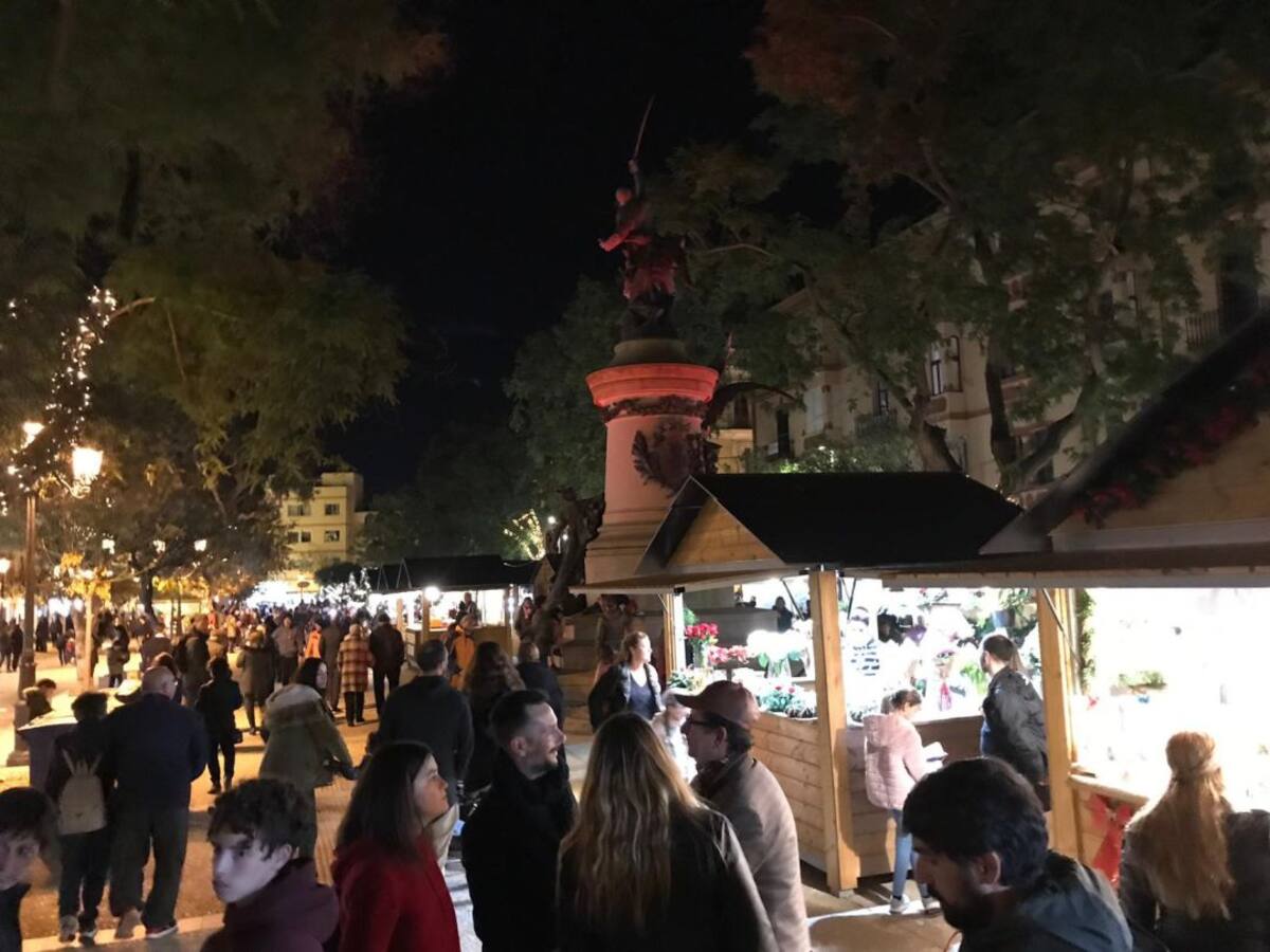 El espíritu navideño y el consumista ya inundan las calles