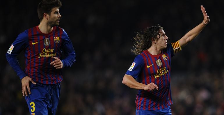 Piqué y Puyol, en un partido de febrero de 2012.