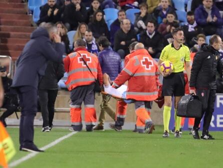 Grippo abandona en camilla el terreno de juego