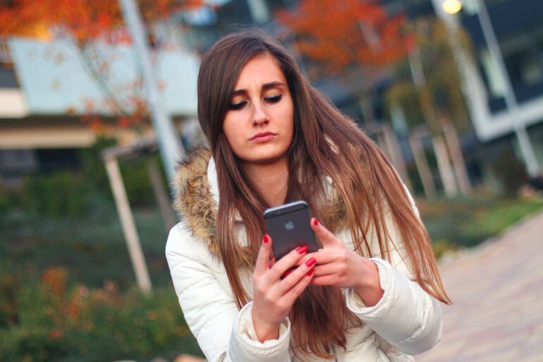 La telefonía móvil e Internet siguen a la cabeza en el número de quejas de los consumidoes.