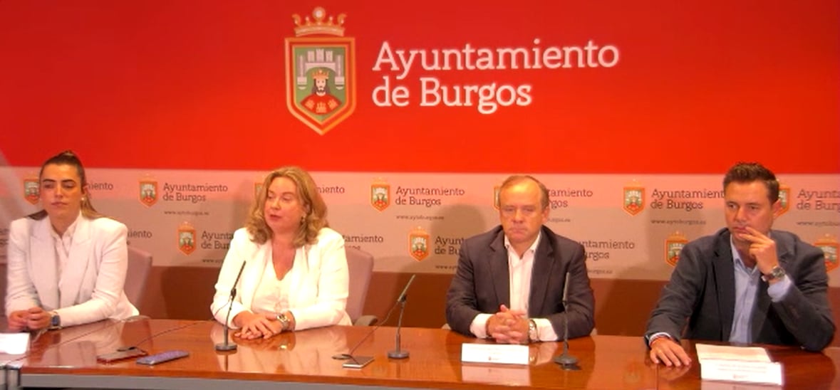 Los portavoces municipales de PP, PSOE y Vox, junto a la alcaldesa Cristina Ayala