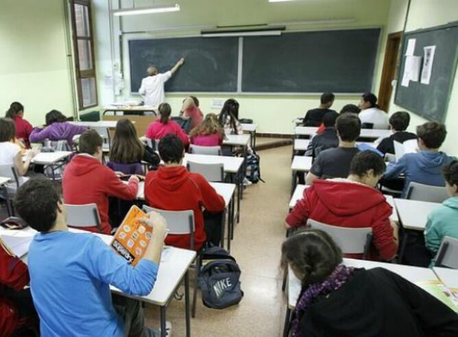 Interior aula centro escolar canario