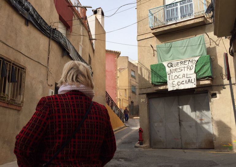 Pancartas en San Pedro en contra del albergue de transeúntes