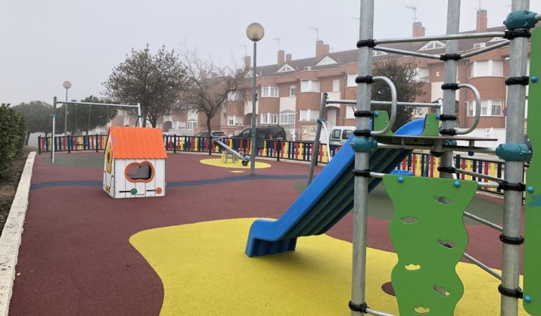 Nuevos juegos en el área de la calle Hierbabuena