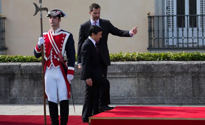 El príncipe Felipe recibe en Madrid a su homólogo japonés Naruhito.