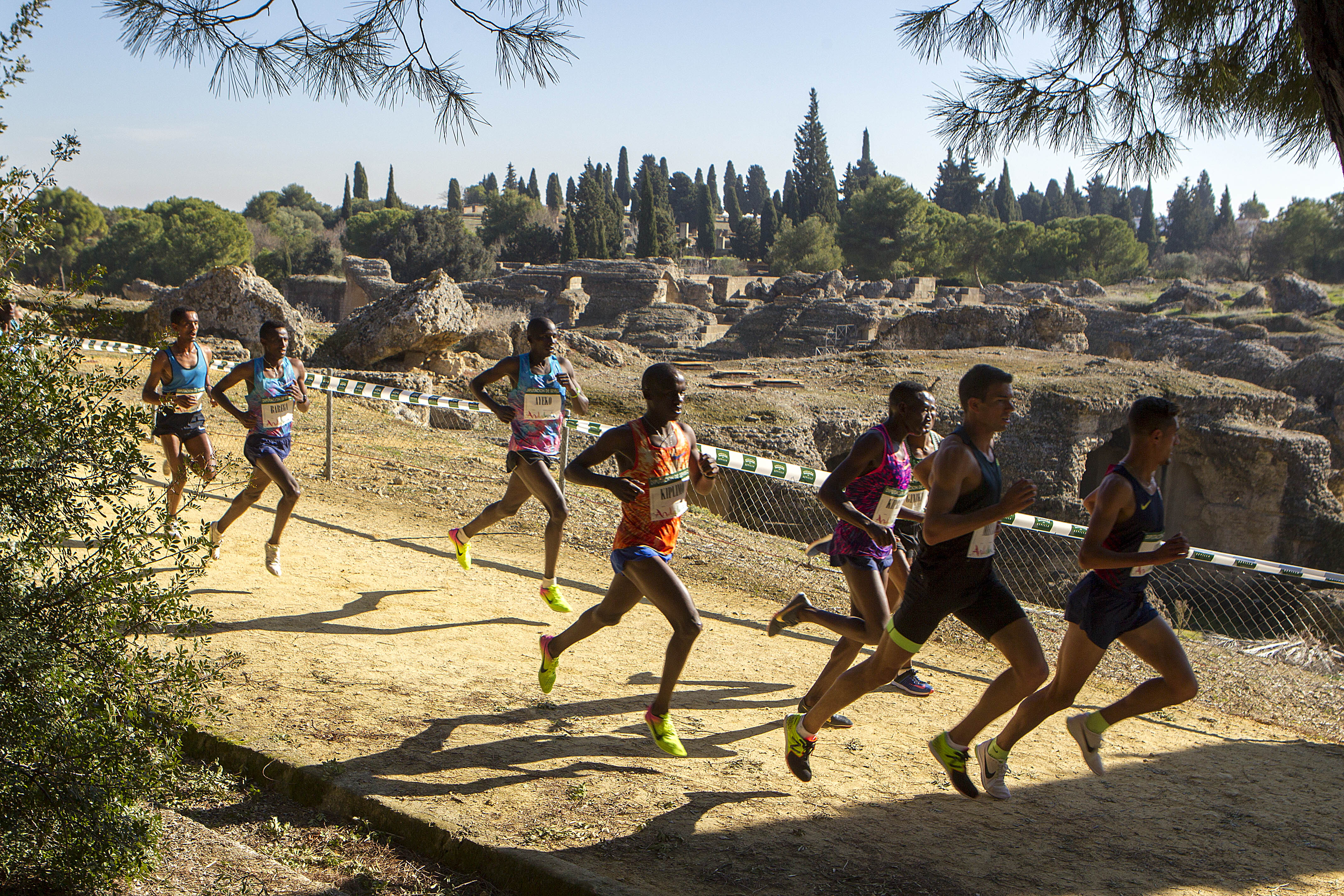 Participantes de la Cross de Itálica en una edición pasada