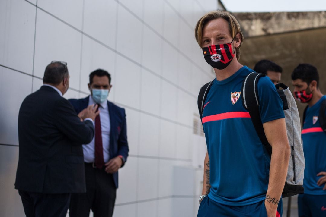 Iván Rakitic durante el viaje a Budapest.