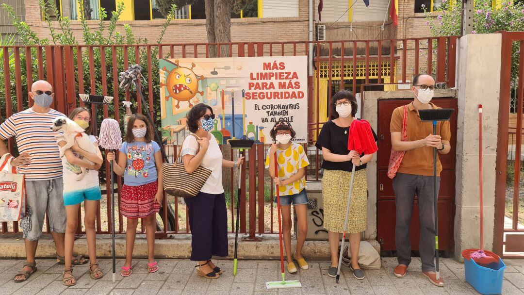 Los padres y madres del CEIP Félix Rodríguez de la Fuente piden más limpieza al ayuntamiento