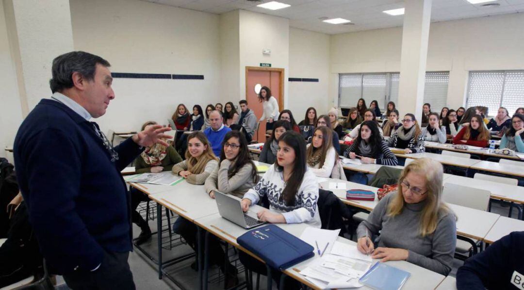 Interior de un aula de la Universidad de Córdoba. Foto de archivo