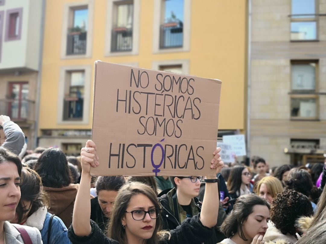 La multitudinaria participación de estudiantes ha impulsado las movilizaciones feministas en Oviedo.