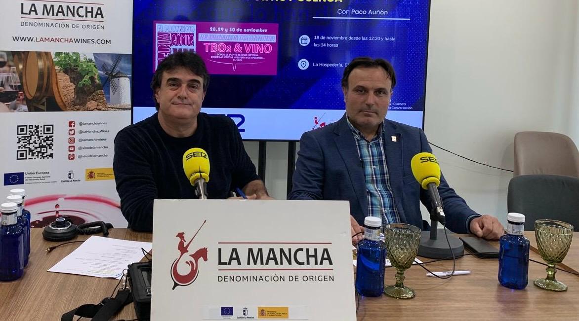 Paco Auñón (izq.), director y presentador de Hoy por Hoy Cuenca, entrevista a Carlos Bonilla, presidente de la DO La Mancha.