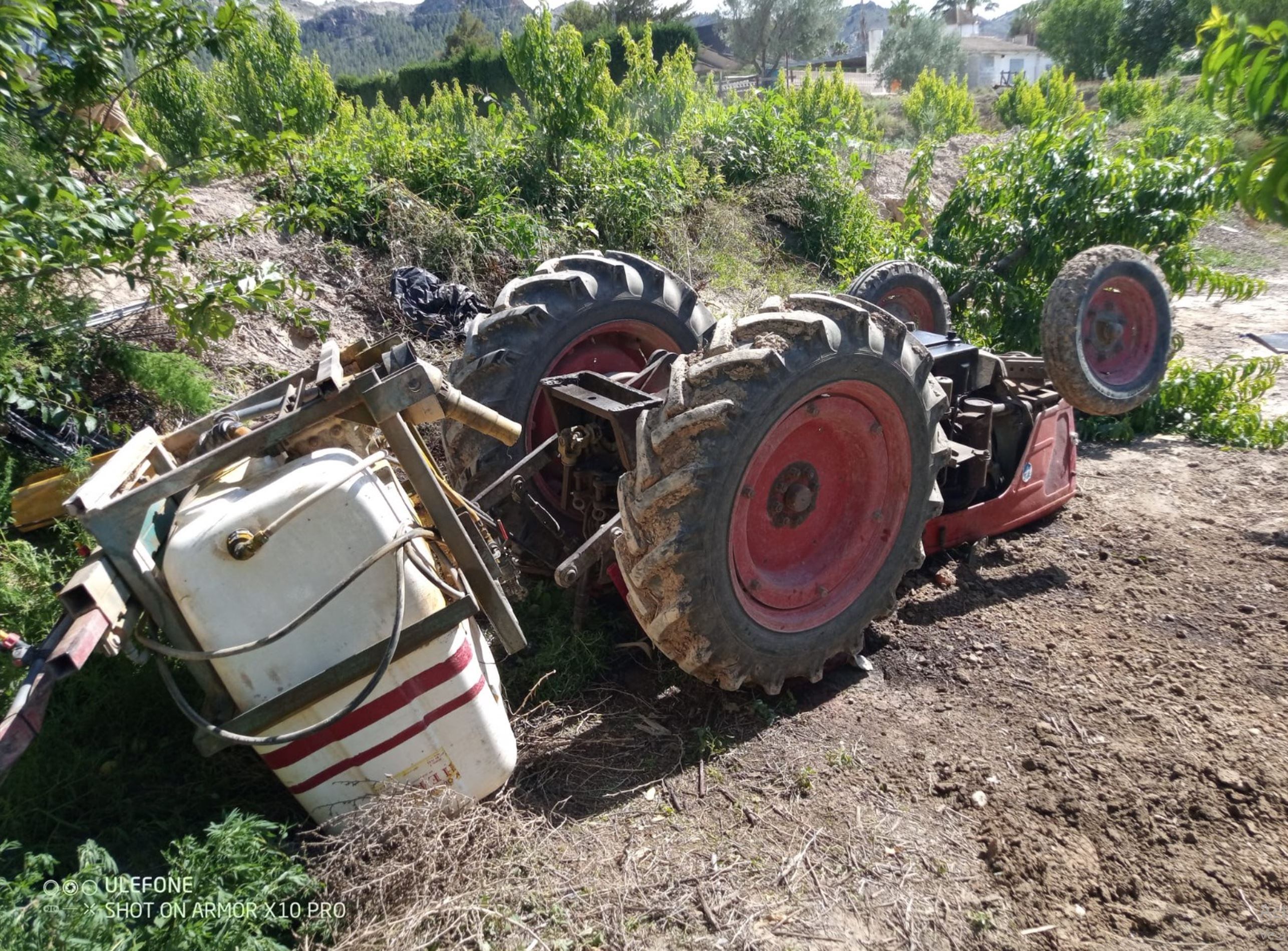 Fallece el conductor de un tractor en Cieza