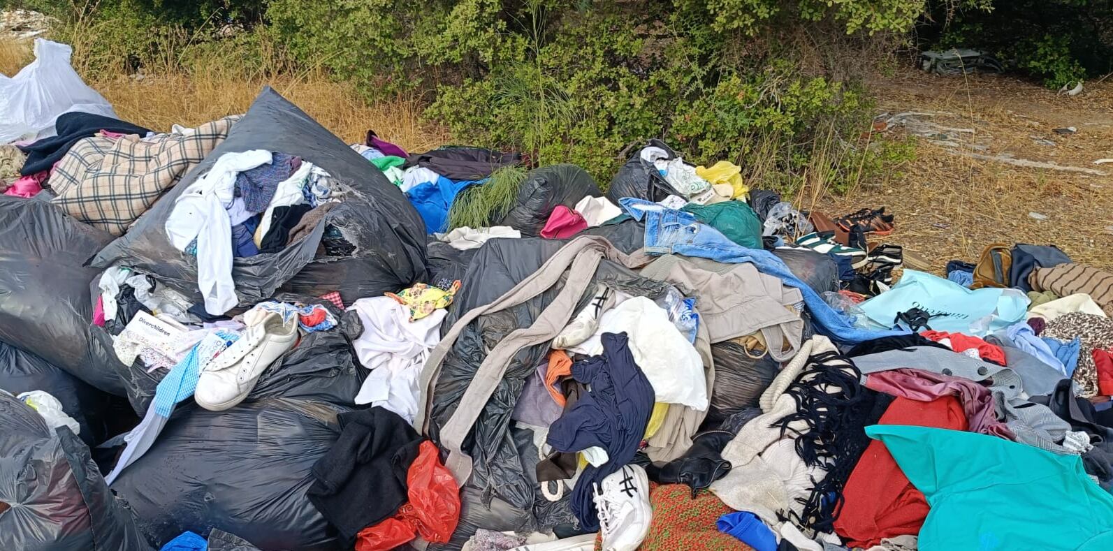 Vertidos ilegales, fundamentalmente de ropa usada, en el Parque Regional del Curso Medio del Río Guadarrama