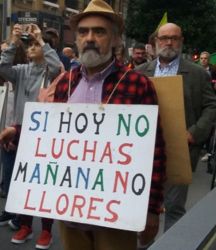 Gente de todas las edades participó en la manifestación contra el cambio