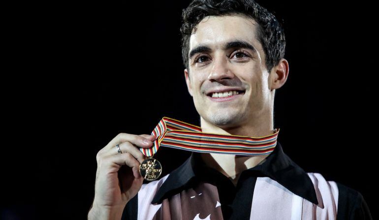 Javier Fernández, con su medalla de campeón de Europa.