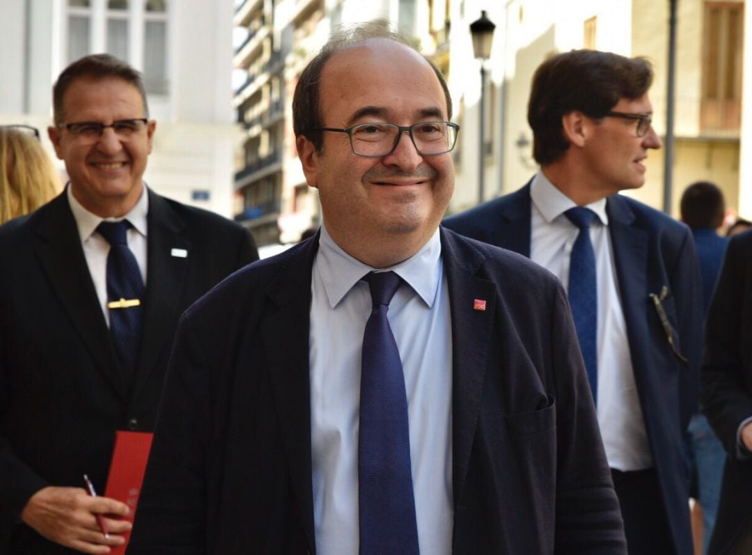 Iceta en la toma de posesión del presidente de la Generalitat valenciana, Ximo Puig. 
 