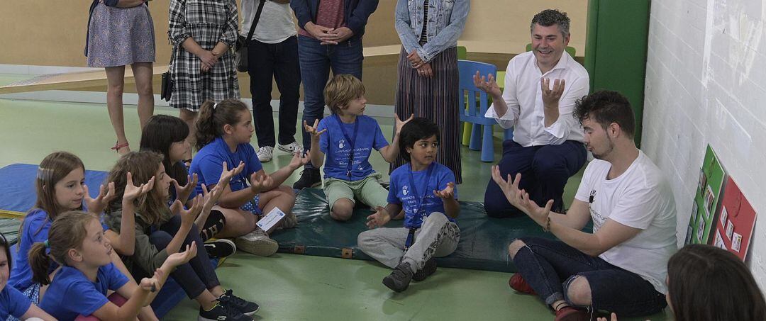 Visita de Ovidio Rodeiro al campamento