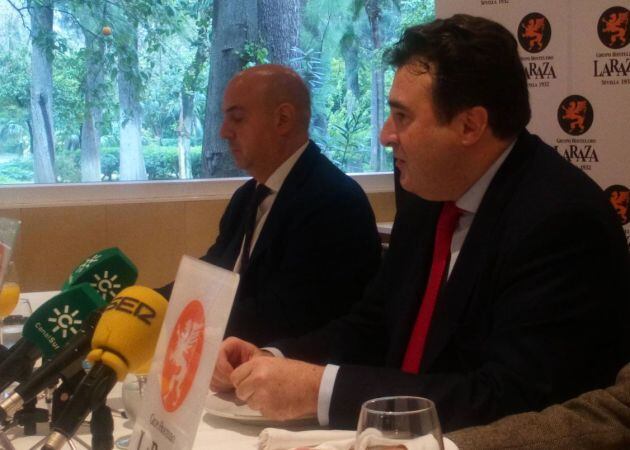 El pregonero José Ignacio del Rey Tirado, ante los micrófonos de los distintos medios de comunicación