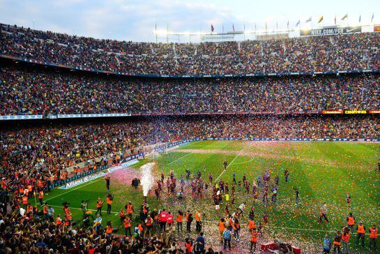 BARCELONA, SPAIN - MAY 23: FC Barcelona players celebrate with La Liga trophy at the end of the La Liga match between FC Barcelona and RC Deportivo de la Coruna at Camp Nou on May 23, 2015 in Barcelona, Spain. (Photo by David Ramos/Getty Images)