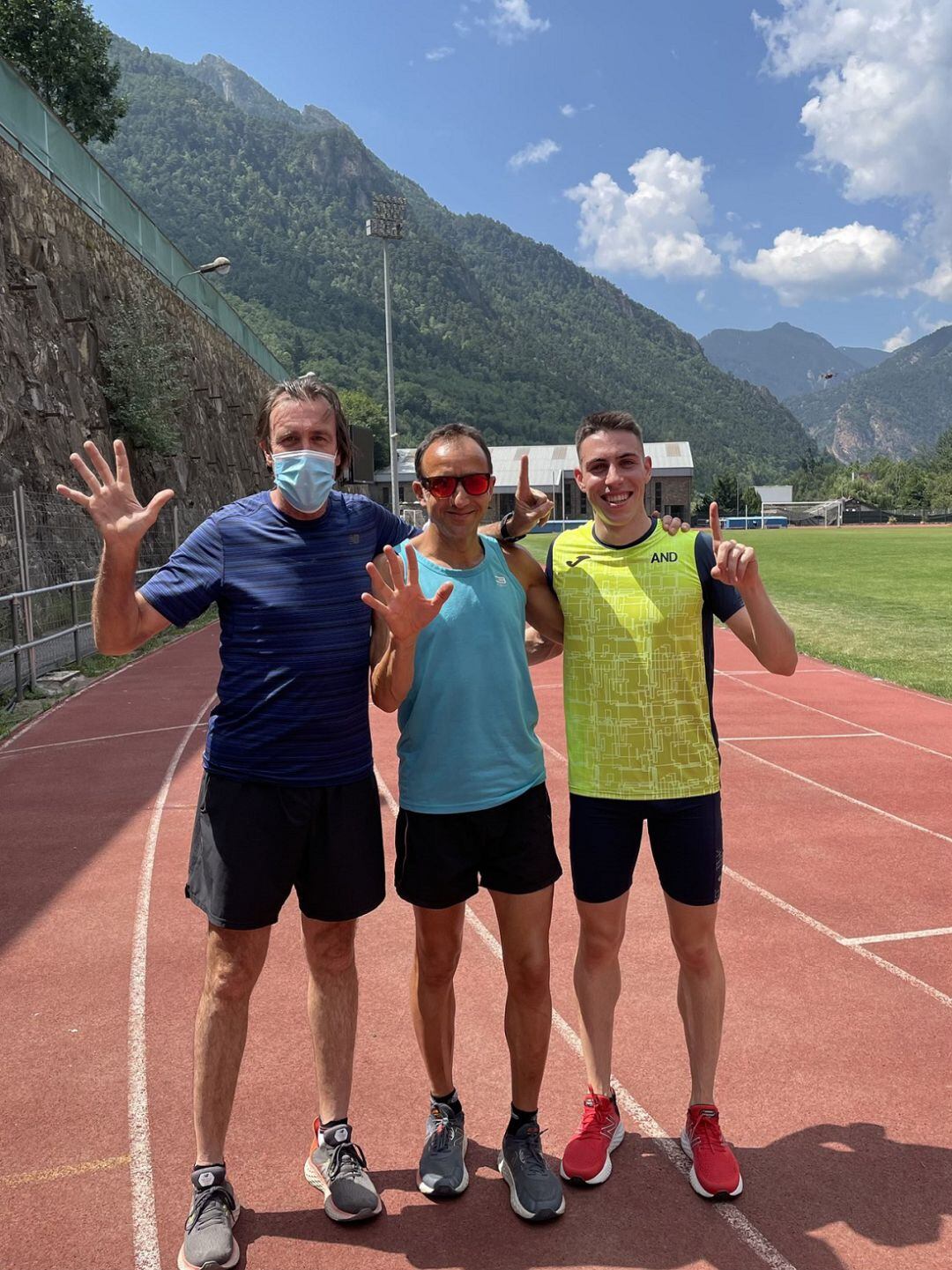 Joan Ramon Moya, a l'esquerra, amb Toni Bernadó i Pol Moya.