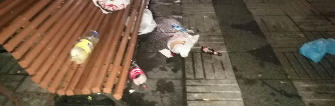 Botellón en Méndez Núñez, A Coruña. Foto de archivo