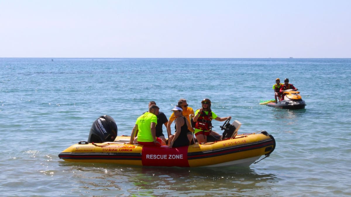 Las playas de la costa lorquina constatan un incremento en el número de visitantes