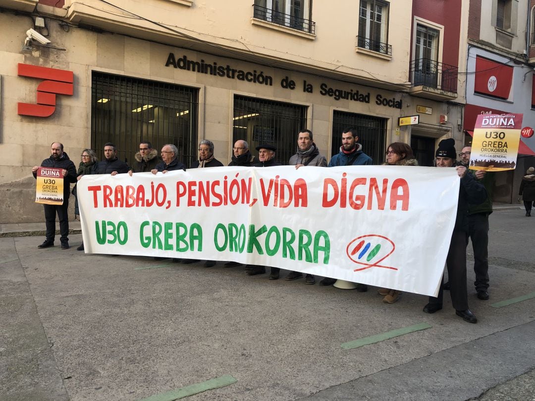 Protesta sindical ante la Seguridad Social en Tudela