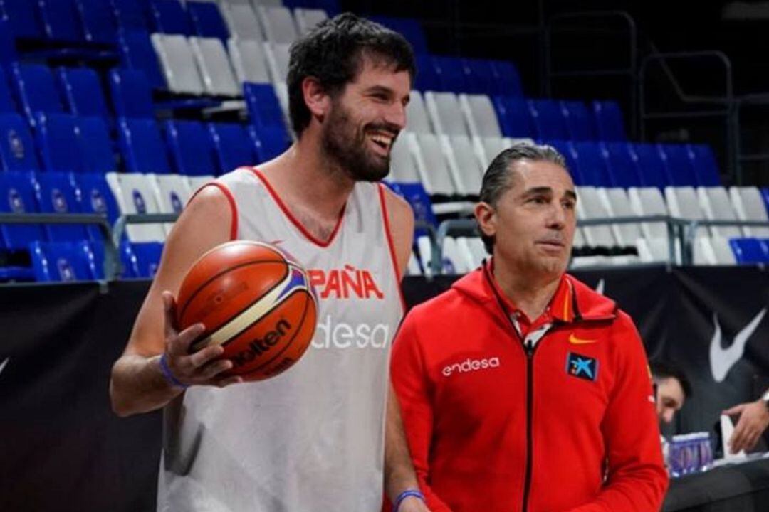 Asier, en una sesión con la Selección Española, junto a Sergio Scariolo