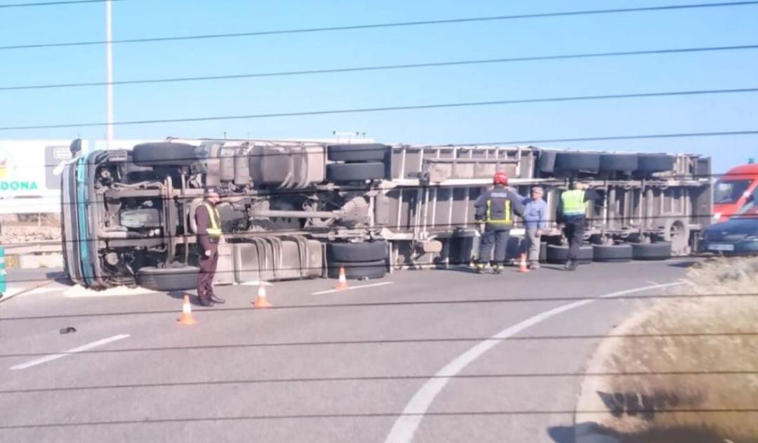 Un oient de la SER ha fet la foto de l'accident des de dins del seu cotxe.