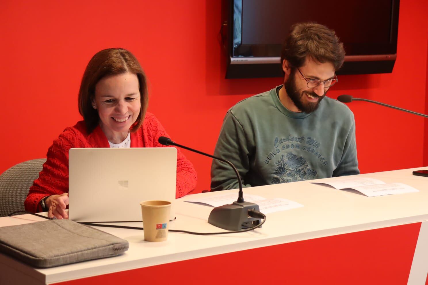 La primera secretària del PS, Marta Pujol, i el vocal del Comitè Executiu, Joao de Melo